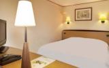 Hotel Cuincy Parkplatz: Campanile Douai - Cuincy Mit 49 Zimmern Und 2 Sternen, ...