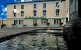 Hotel Auvergne: 2 Sterne Logis Relais Des Puys In Orcines Mit 36 Zimmern, ...