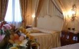 Hotel Italien: 4 Sterne Hotel Al Ponte Dei Sospiri In Venice, 13 Zimmer, ...