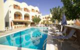 Hotel Griechenland Parkplatz: Fomithea In Kamari Mit 28 Zimmern, Süd ...