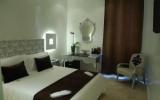 Hotel Italien: 4 Sterne Chateau Blanc In Rome, 25 Zimmer, Rom Und Umland, Röm, ...