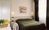 Hotel Italien: 3 Sterne Hotel Villa Adele In Marghera Mit 18 Zimmern, ...