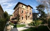 Hotel Foligno Parkplatz: 4 Sterne Villa Dei Platani In Foligno Mit 14 Zimmern, ...