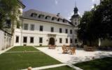 Hotel Steiermark Parkplatz: Schloss Röthelstein In Admont Mit 31 Zimmern, ...