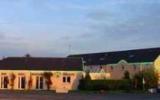 Hotel Centre Frankreich Parkplatz: 2 Sterne As Hotel In Artenay Mit 34 ...