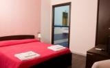 Hotel Neapel Kampanien Parkplatz: Hostel Of The Sun In Naples, 14 Zimmer, ...