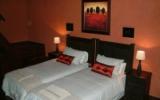 Zimmer Bloemfontein: 4 Sterne Storyville Guesthouse In Bloemfontein, 6 ...