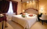 Hotel Italien: Hotel A La Commedia In Venice Mit 35 Zimmern Und 4 Sternen, ...