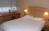 Hotel Villejust: Campanile Villejust - Za Courtaboeuf Mit 76 Zimmern Und 2 ...