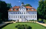 Ferienanlage Lüdersburg Sauna: Schloss Lüdersburg Mit 72 Zimmern Und 4 ...