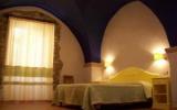 Zimmer Bosa Sardegna: 2 Sterne Sa Balza Guest House In Bosa, 3 Zimmer, ...