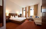 Hotel Oberosterreich: 3 Sterne Keramikhotel Goldener Brunnen In Gmunden, 29 ...