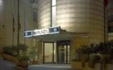 Hotel Italien: 4 Sterne Nh Plaza In Genova Mit 143 Zimmern, Italienische ...