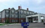Hotelwisconsin: 2 Sterne Holiday Inn Express Hotel & Suites Milwaukee Airport ...