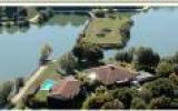 Hotel Poitou Charentes: 3 Sterne Les Jardins Du Lac In Trizay Mit 8 Zimmern, ...