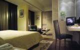 Hotel Lazio: 4 Sterne Hotel Claridge In Rome Mit 95 Zimmern, Rom Und Umland, ...