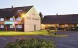 Hotel Frankreich Tennis: Campanile Conflans-Sainte-Honorine In Conflans ...