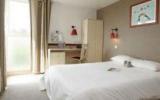 Hotel Frankreich: Kyriad Paris Ouest - Colombes Mit 60 Zimmern Und 2 Sternen, ...