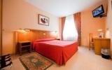 Hotel Spanien: 3 Sterne Hotel Rey Arturo In Villagonzalo Pedernales, 52 ...