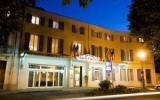Hotel Carpentras: 3 Sterne Best Western Le Comtadin In Carpentras Mit 19 ...