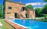 Ferienvilla Italien: Villa Mit Pool, Gelegen Auf Schönem Grund 