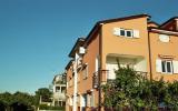 Ferienwohnung Kroatien: Schönes Apartment Mit Balkon Zur Meerseite In ...
