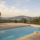 Ferienvilla Frankreich: Geräumige Villa Mit Pool Und Mediterranem Garten 