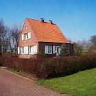 Ferienhaus Ostfriesland: Geräumiges Ferienhaus In Deichnähe 